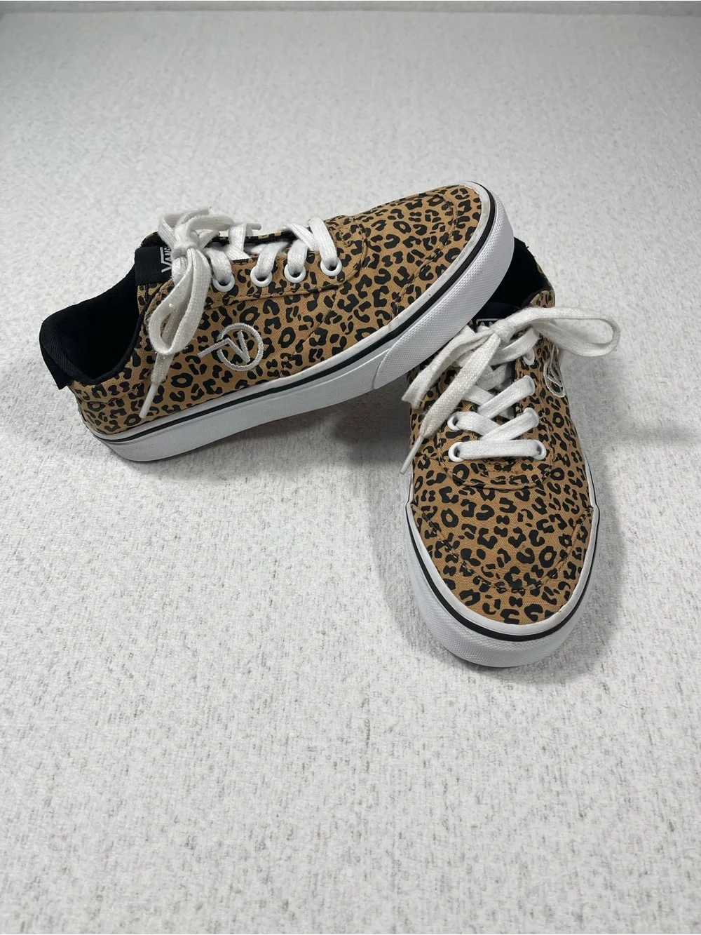 Vans Women's Leopard Print Lace Up Casual Sneakers Size 6, Black /Tan. SKU#0403